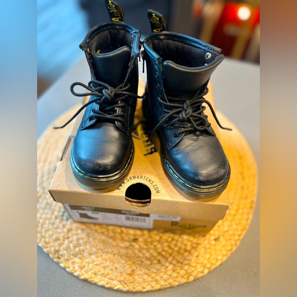 TODDLERS BLACK DOC MARTENS SIZE 9